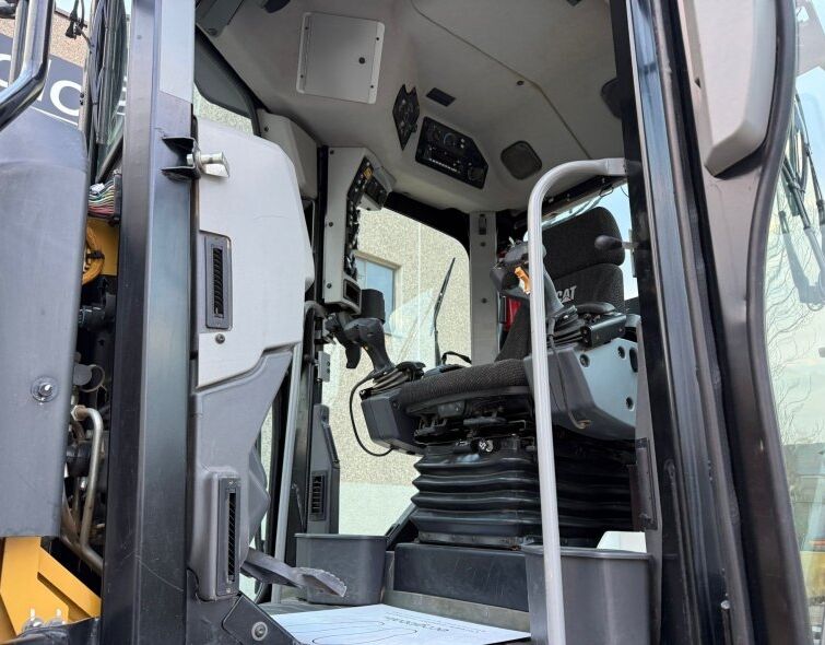 CATERPILLAR  140 AWD ***IMPECCABLE***